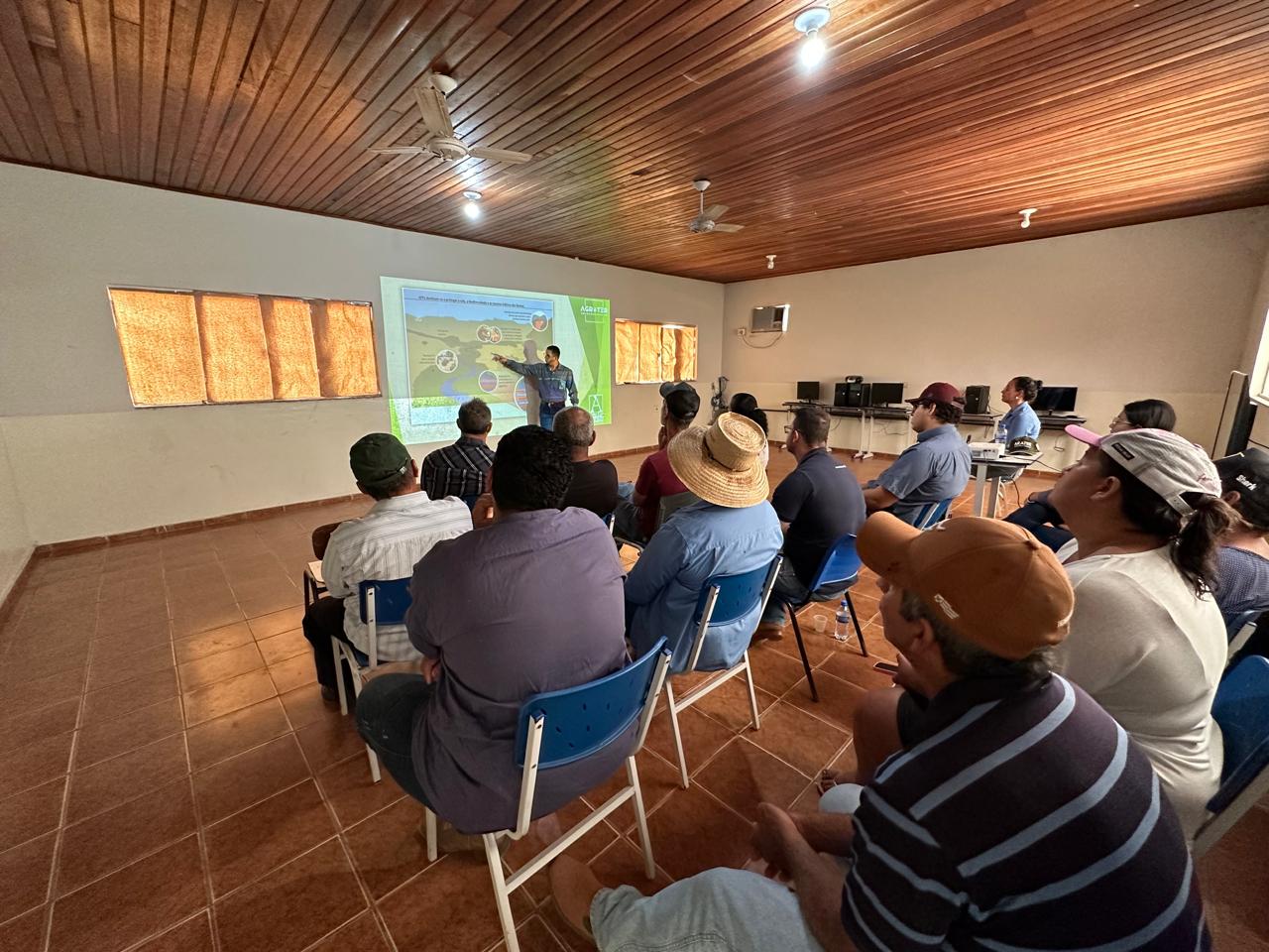 Oficina de Diagnóstico Participativo (elaboração do estudo ambiental e o plano de trabalho do projeto de recuperação da nascente do “Córrego Ferrugem” )